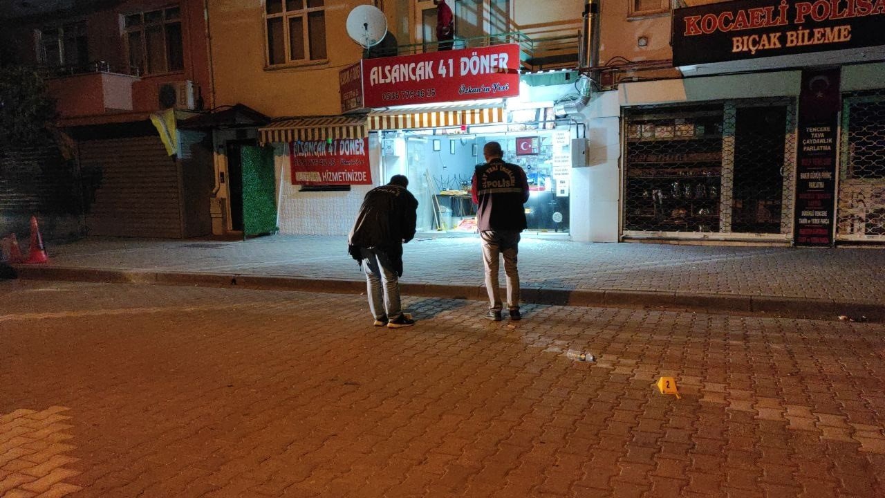Dönerci dükkanı kurşunlandı