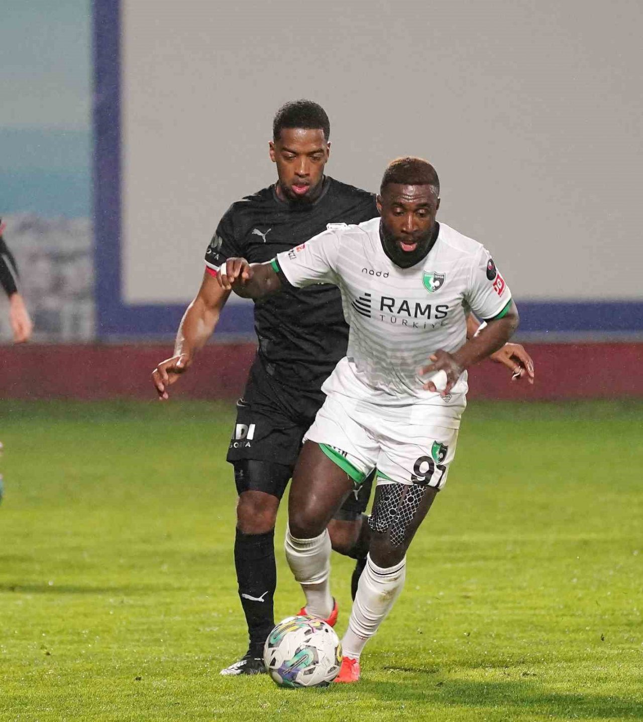 Denizlispor’da kan kaybı sürüyor