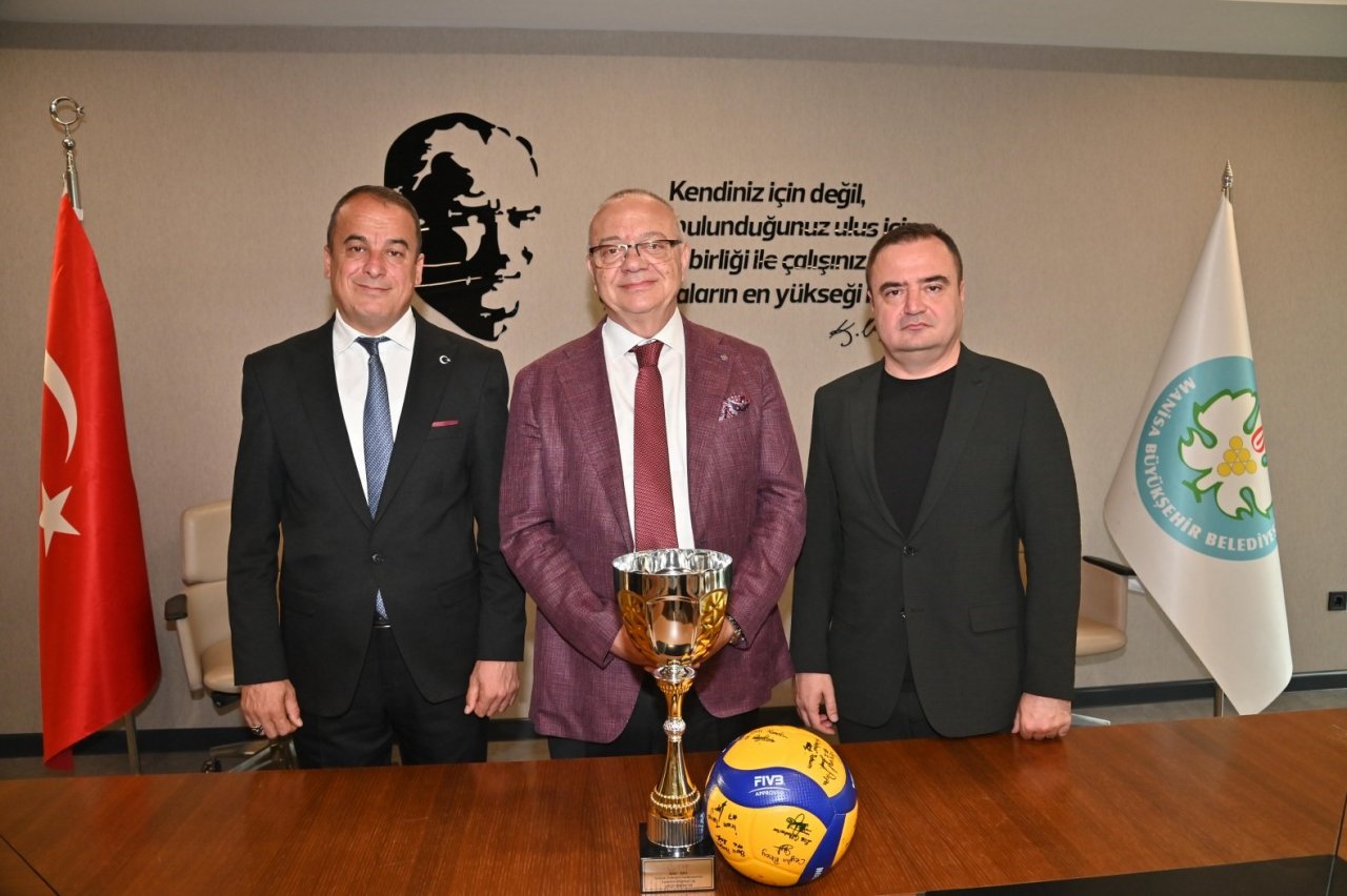 Başkan Ergün, şampiyon olan voleybolcularla buluştu