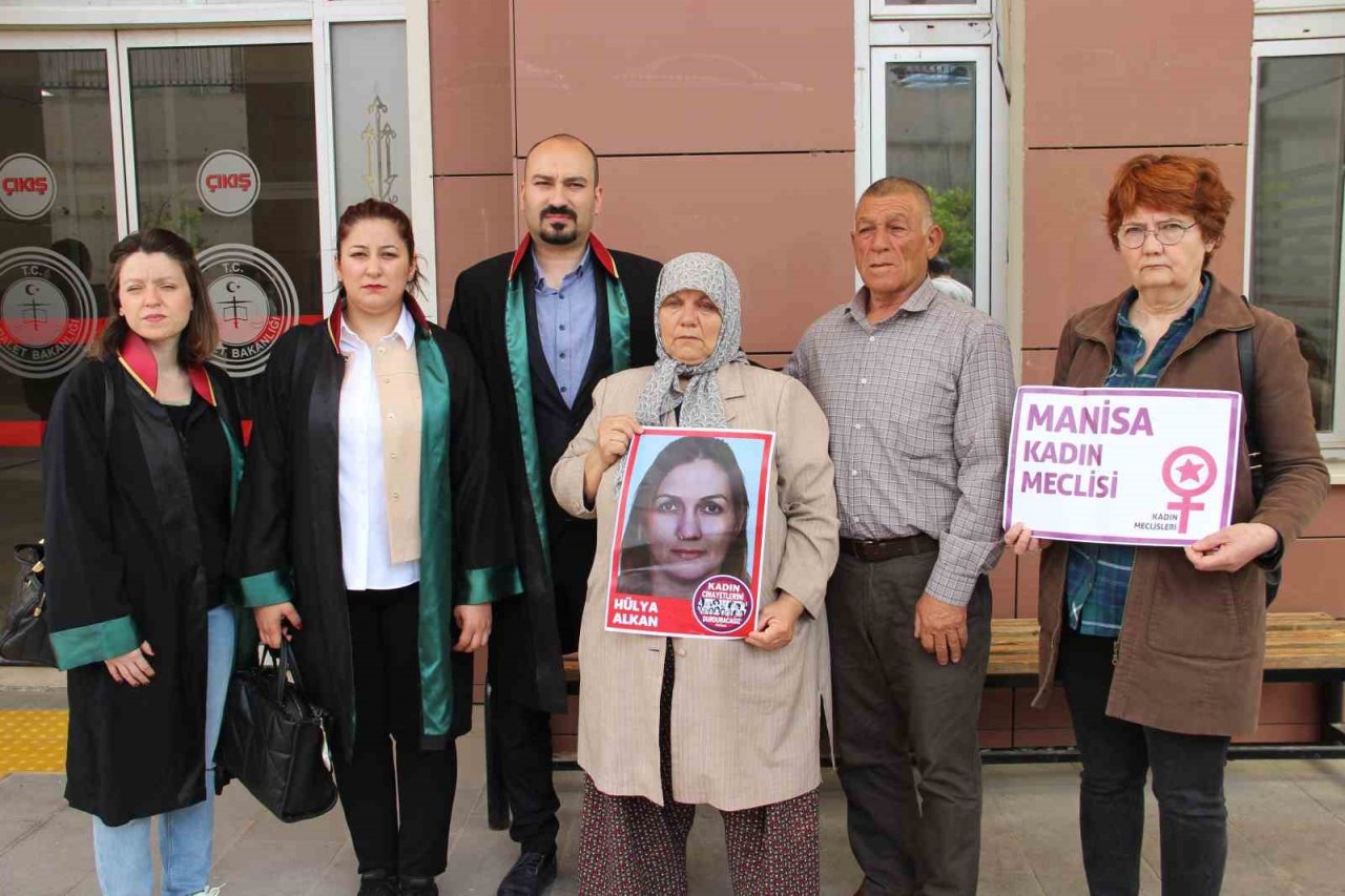 Kızı öldürülen anne karar sonrası gözyaşlarına boğuldu