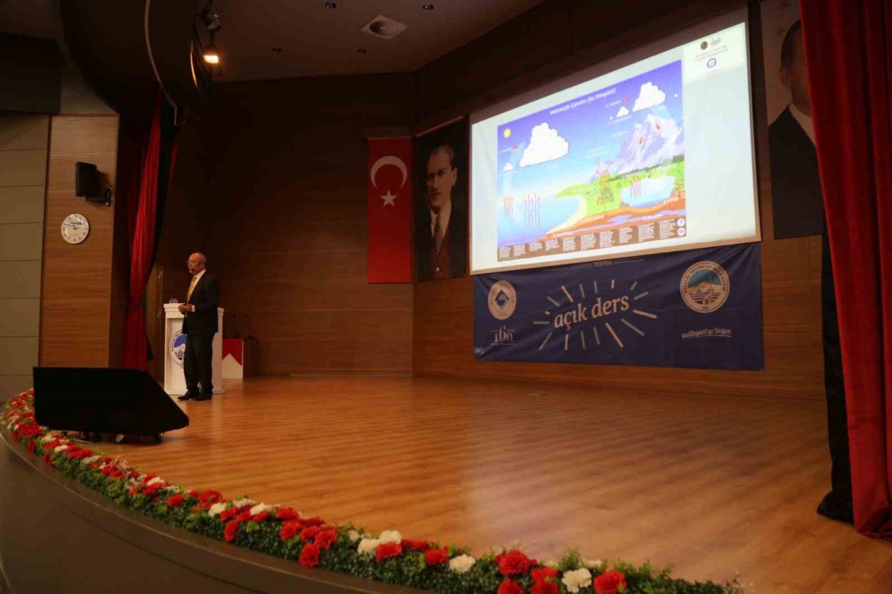Melikgazi’de deprem seminerleri sürüyor