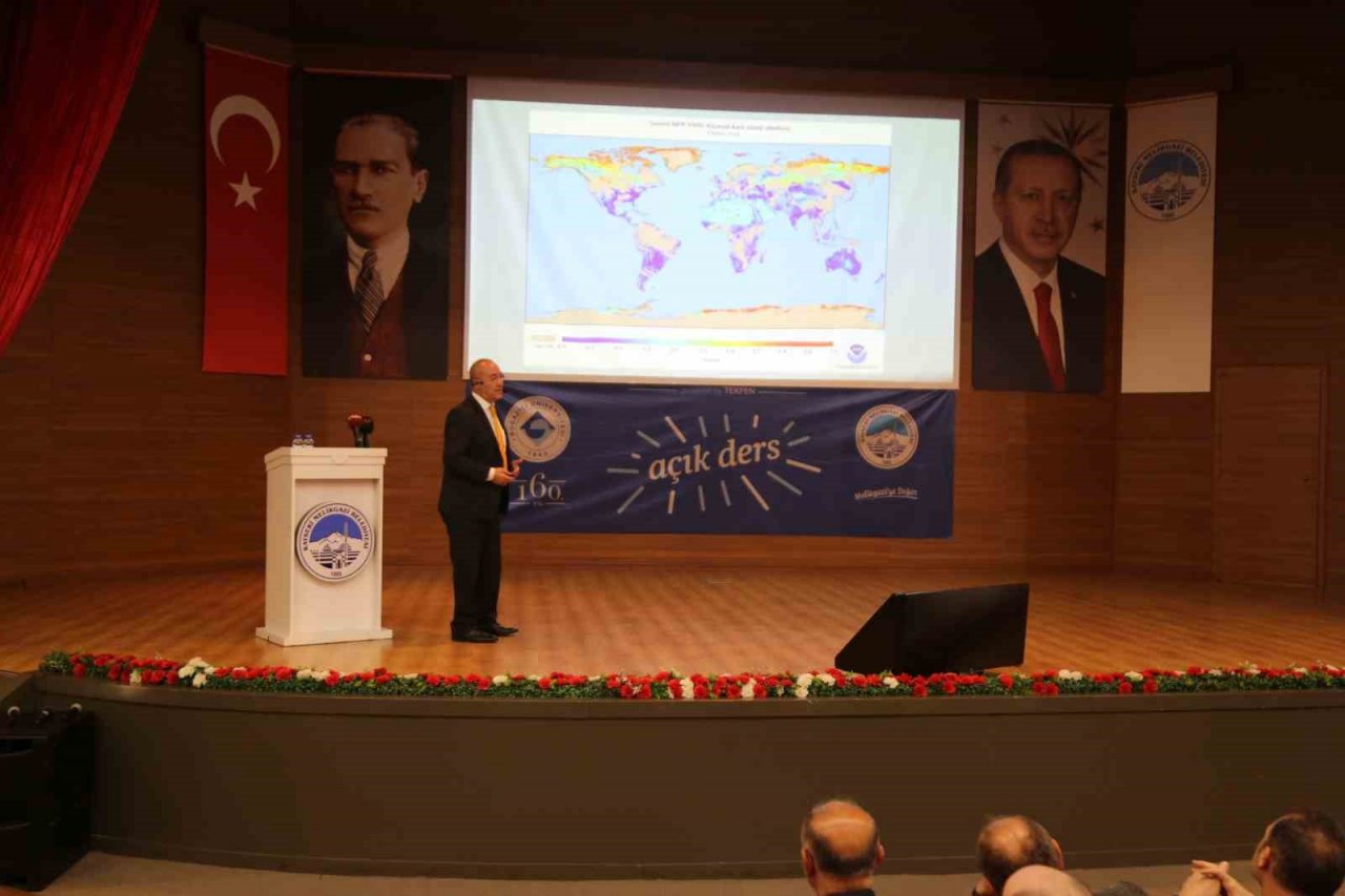 Melikgazi’de deprem seminerleri sürüyor