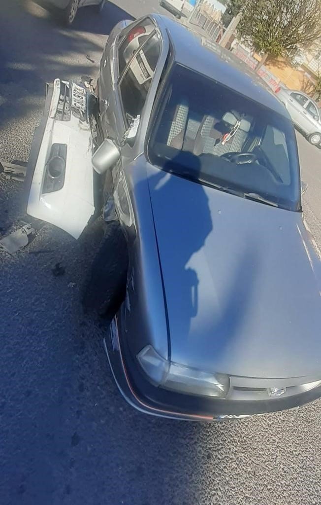 Kazadan sonra kaçtı, olay yerinde tamponunu unuttu