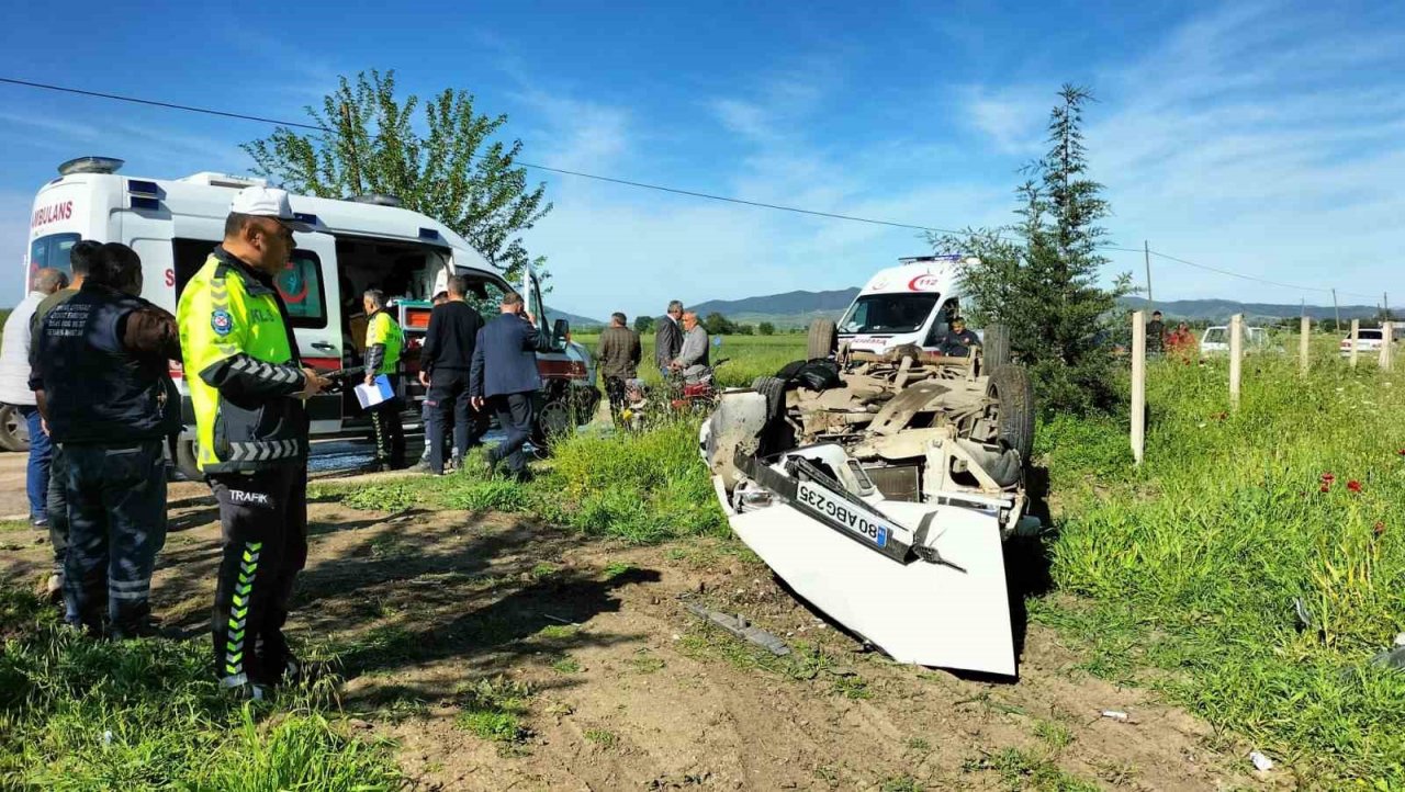 Takla atıp ters dönen araçtan sağ çıktılar