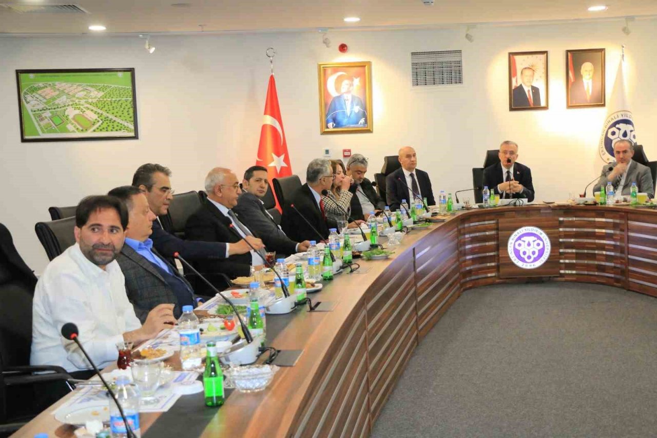 Rektör Prof. Dr. Levent, gazetecilerle bir araya geldi