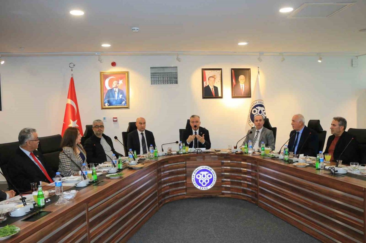 Rektör Prof. Dr. Levent, gazetecilerle bir araya geldi