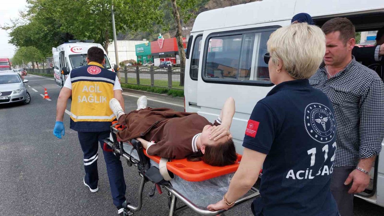 Cumhurbaşkanı Erdoğan’ın mitingine giden konvoyda zincirleme kaza: 4 yaralı