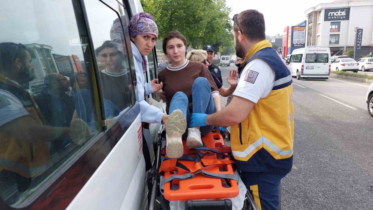 Cumhurbaşkanı Erdoğan’ın mitingine giden konvoyda zincirleme kaza: 4 yaralı