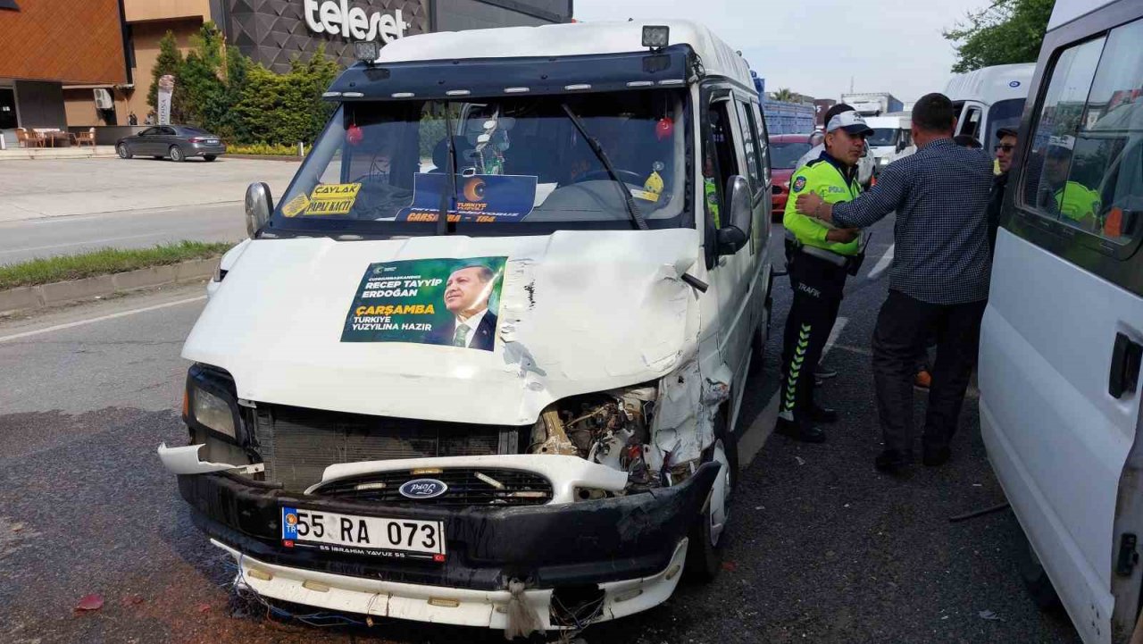 Cumhurbaşkanı Erdoğan’ın mitingine giden konvoyda zincirleme kaza: 4 yaralı