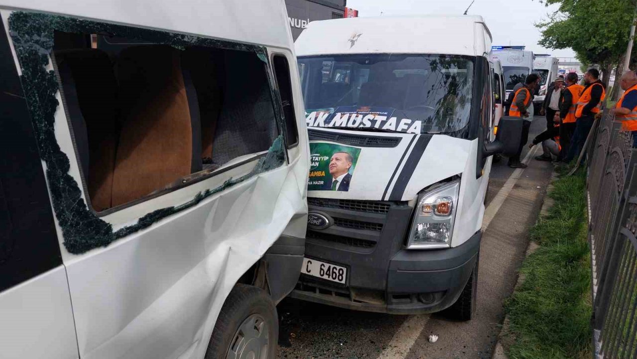 Cumhurbaşkanı Erdoğan’ın mitingine giden konvoyda zincirleme kaza: 4 yaralı