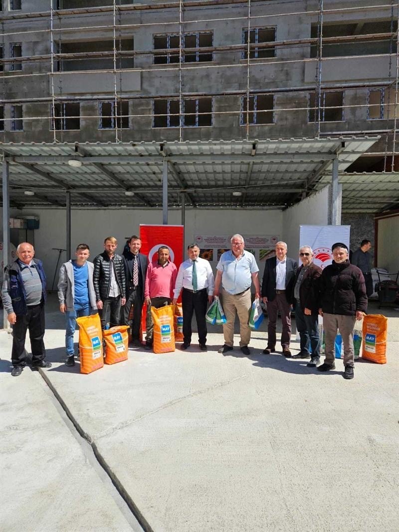 ‘Tarım Arazilerinin Kullanımının Etkinleştirilmesi Projesi’yle tohumlar dağıtıldı