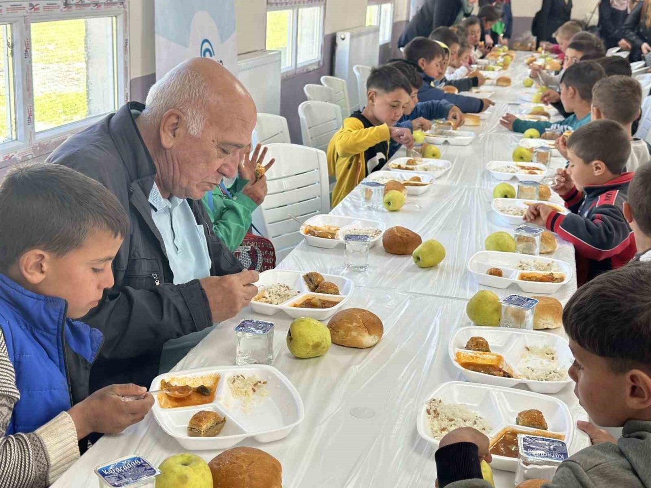 Taşıma eğitimi alan öğrenciler için yemekhane açılışı yapıldı