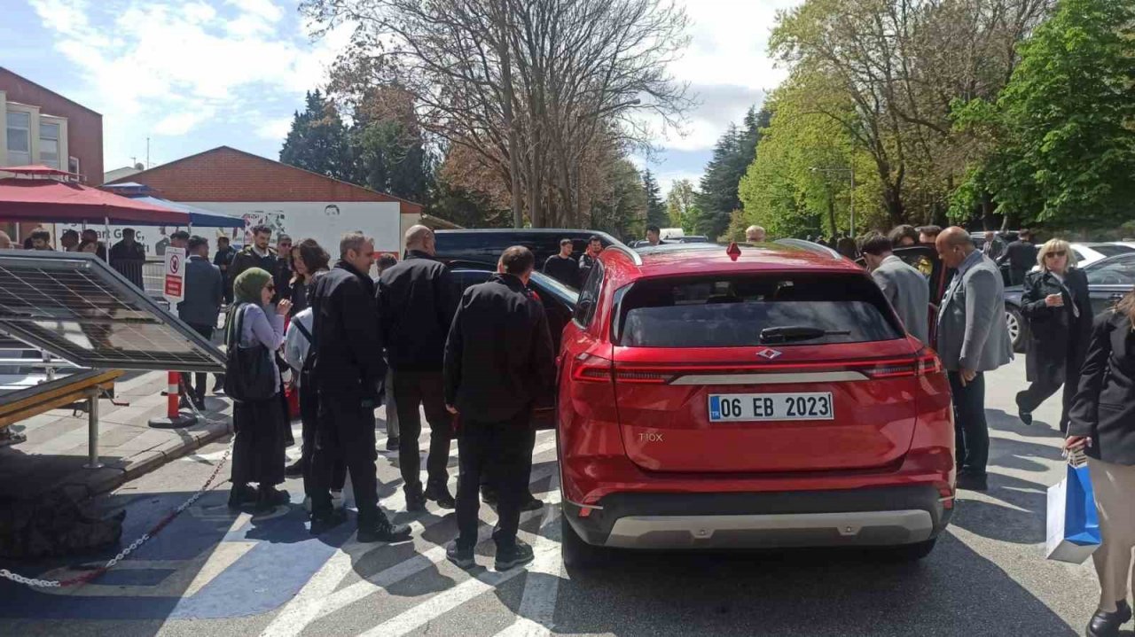 İKAF’23 fuarında TOGG’a öğrencilerden yoğun ilgi