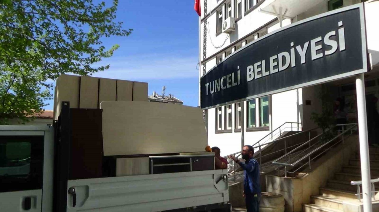 Tunceli Belediyesi hizmet binası depreme dayanıksız çıkınca boşaltıldı