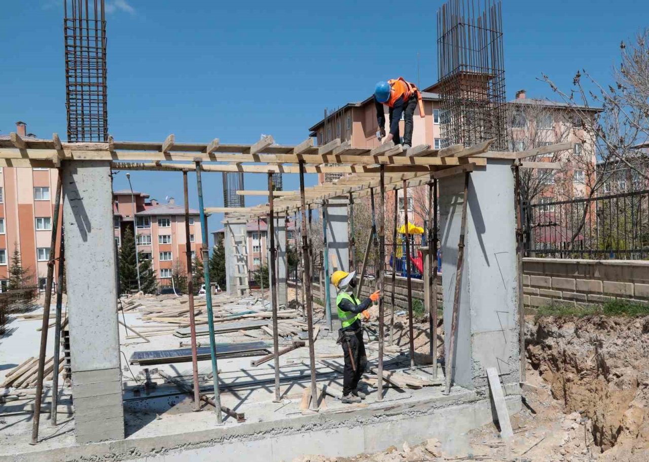 Van’da 16 adet kapalı spor salonu yapıyor