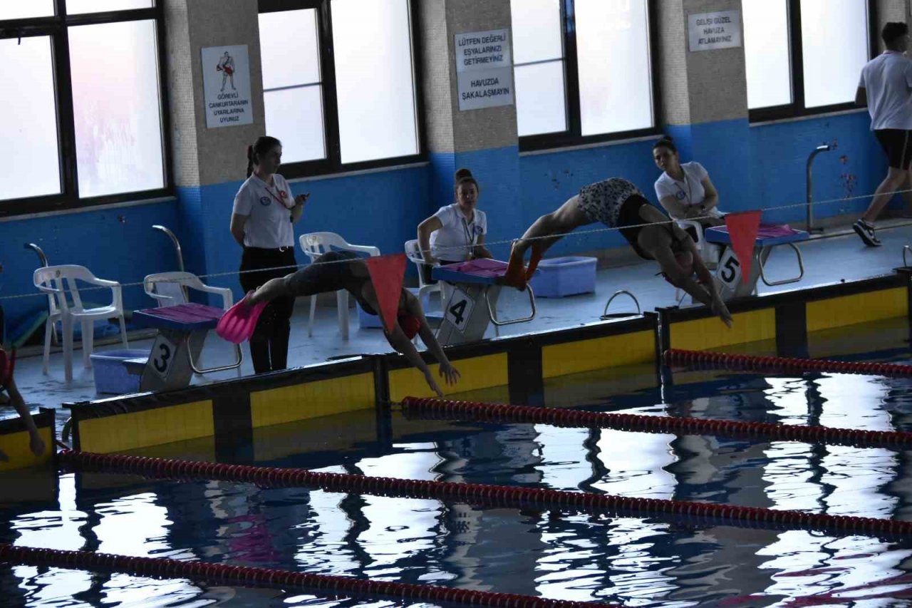 Yüzme il şampiyonası müsabakaları sona erdi