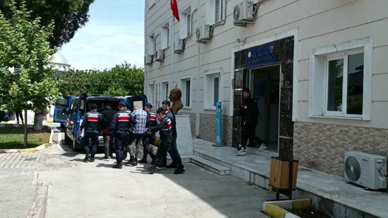 Kendilerini istihbaratçı olarak tanıtıp 150 bin TL’lik ziynet eşyası çaldılar