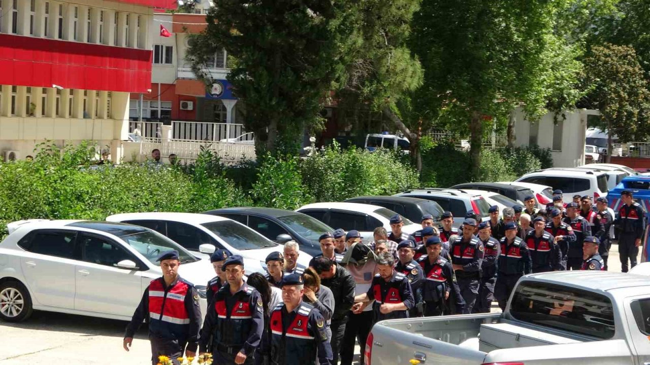 Adana’da jandarmadan "joker" operasyonu: 16 gözaltı