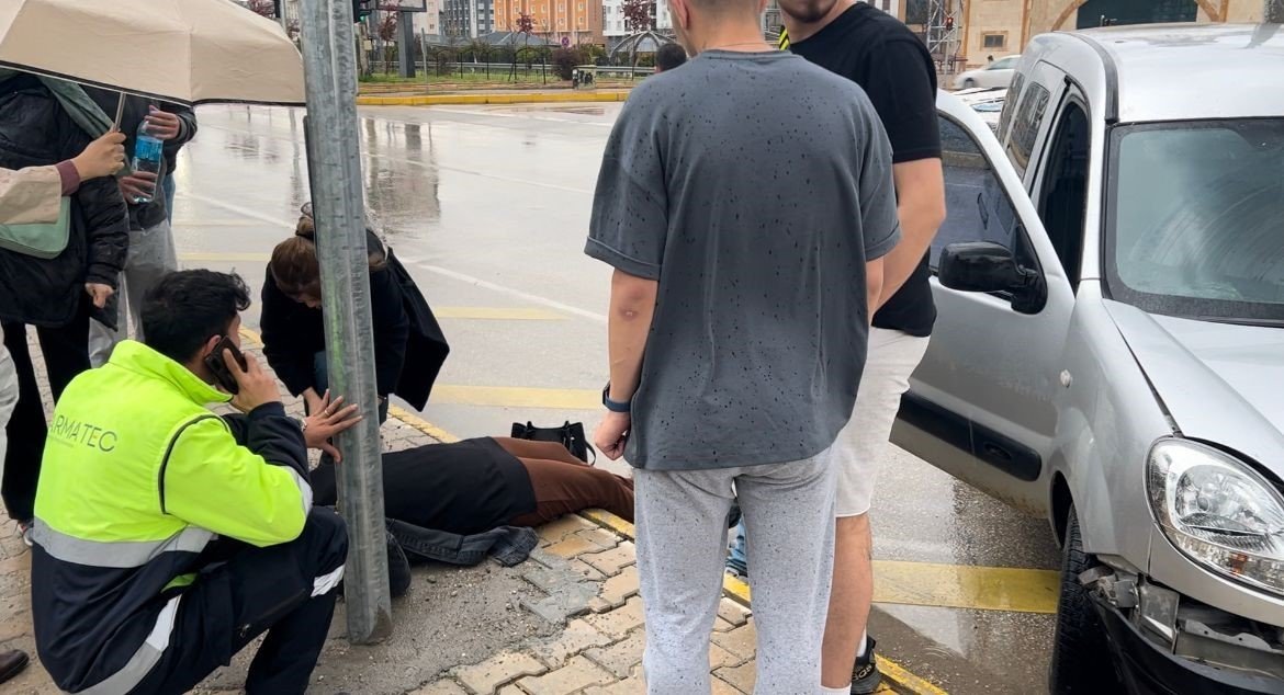 İki aracın çarpıştığı kazada 2 kişi yaralandı