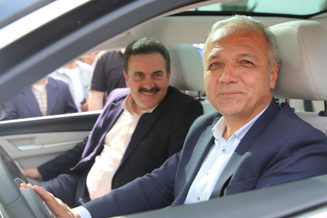 Başkan Üçok TOGG’un direksiyonuna geçti: “TOGG bir yapıldı, pir yapıldı”
