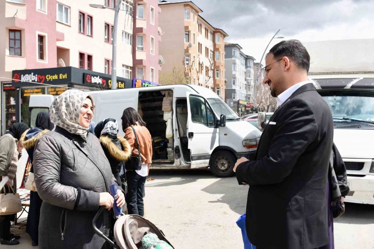 Genç aday sempatisi ile göz dolduruyor