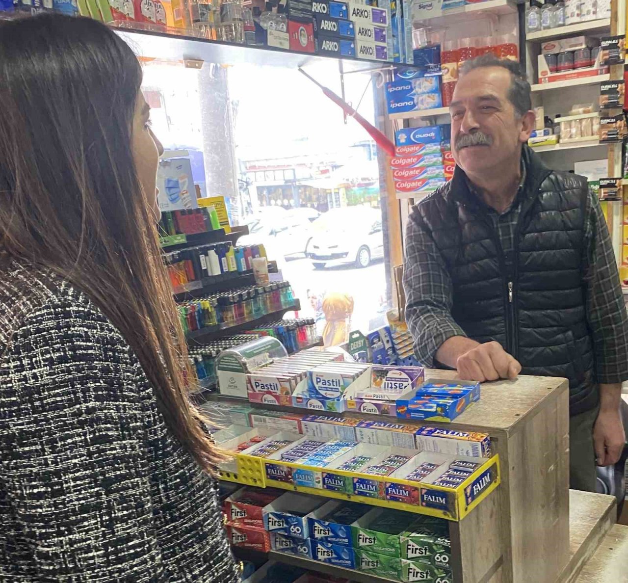 Ayaydın’ın Esenler ziyaretlerinde esnafın cevabı: "AK Parti ise girebilirsiniz ”