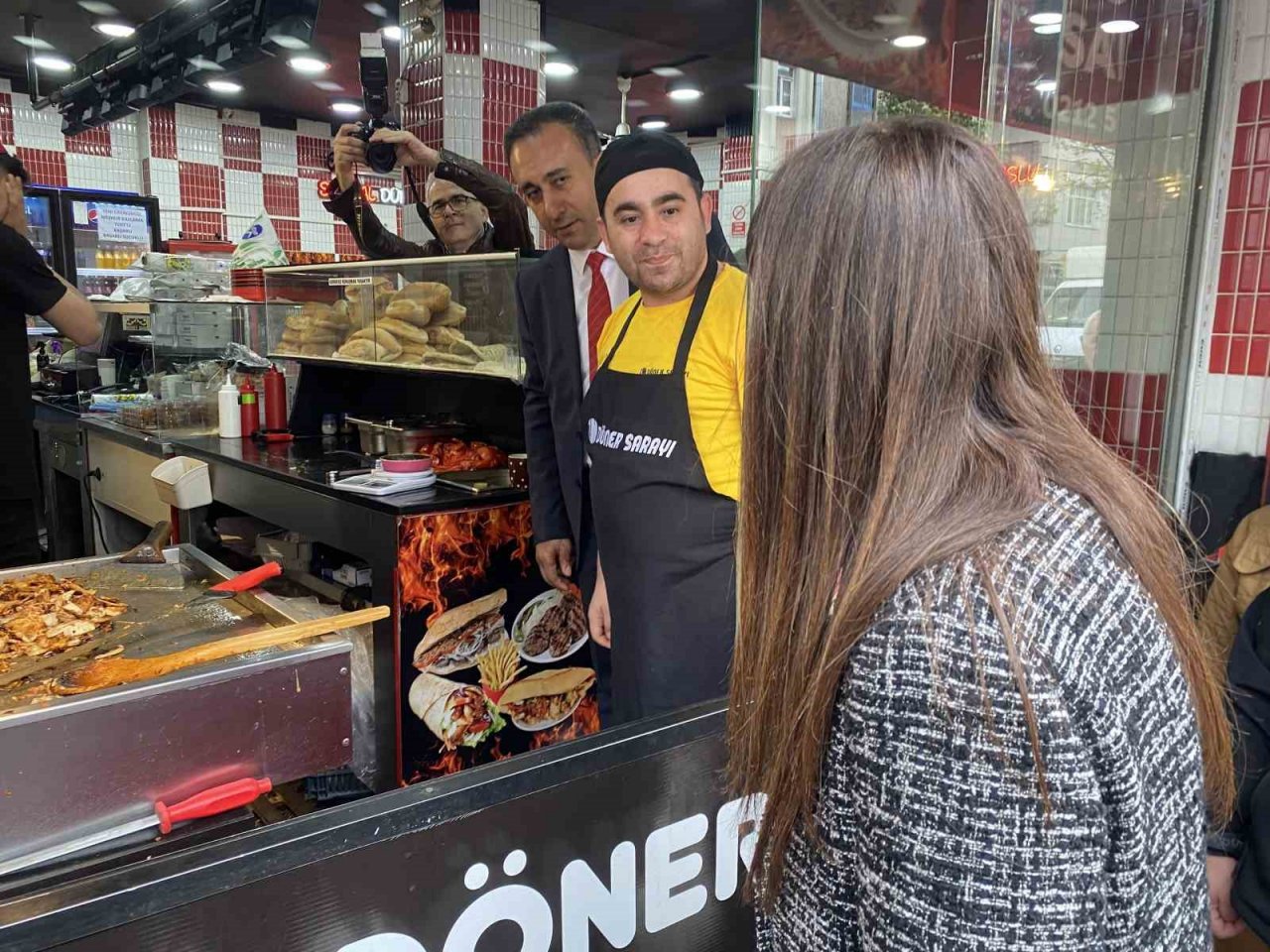 Ayaydın’ın Esenler ziyaretlerinde esnafın cevabı: "AK Parti ise girebilirsiniz ”