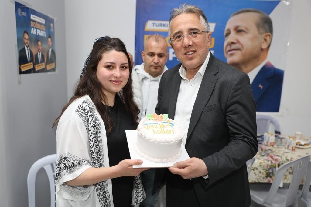 Başkan Savran, gençlerle bir araya geldi