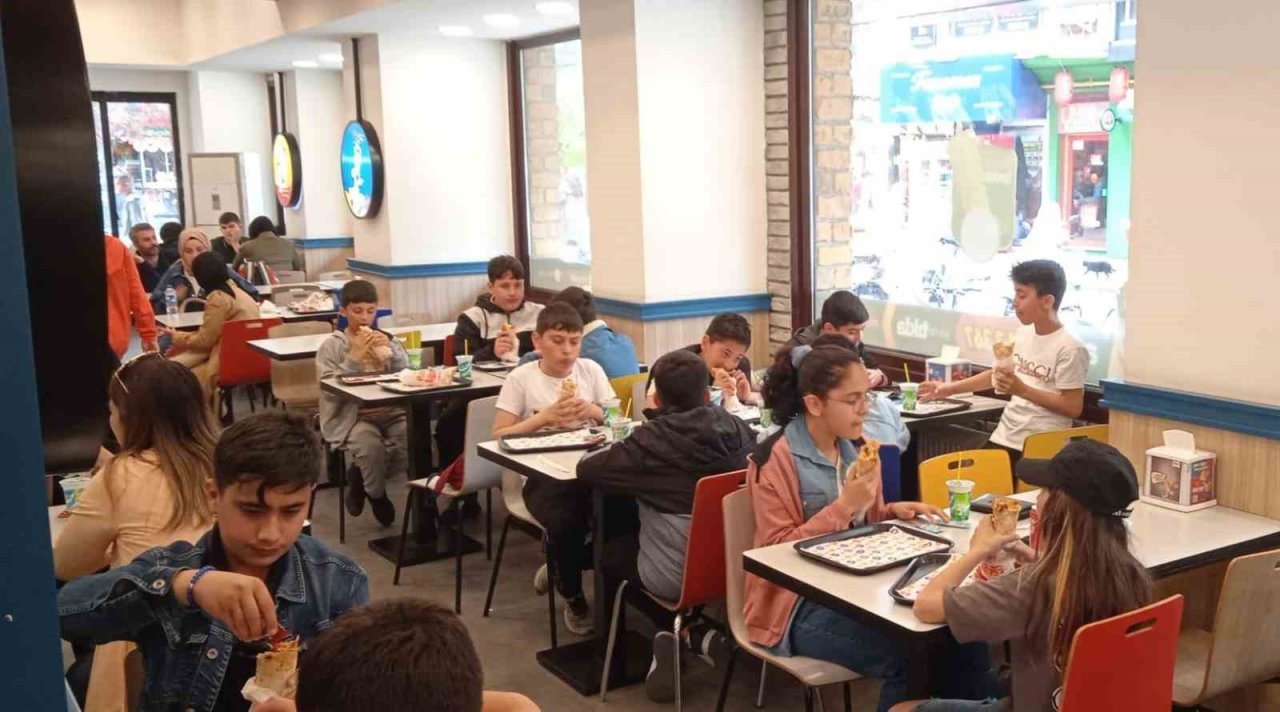 Ankara’dan Eskişehir’e geziye gelen öğrencilerin döner keyfi