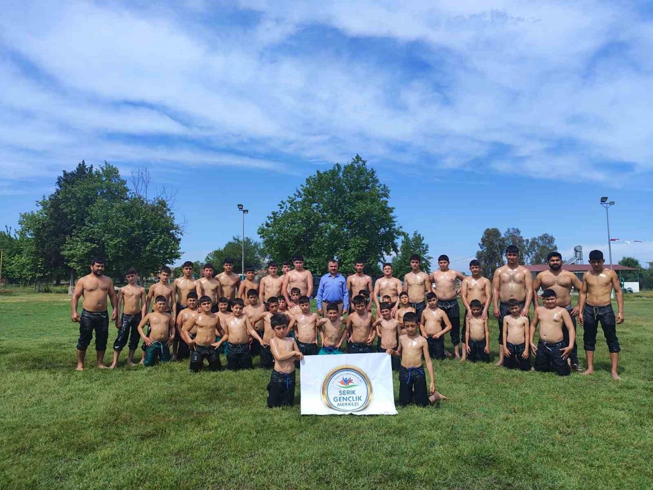 Serik gençlik merkezi güreş takımı sezonu açtı