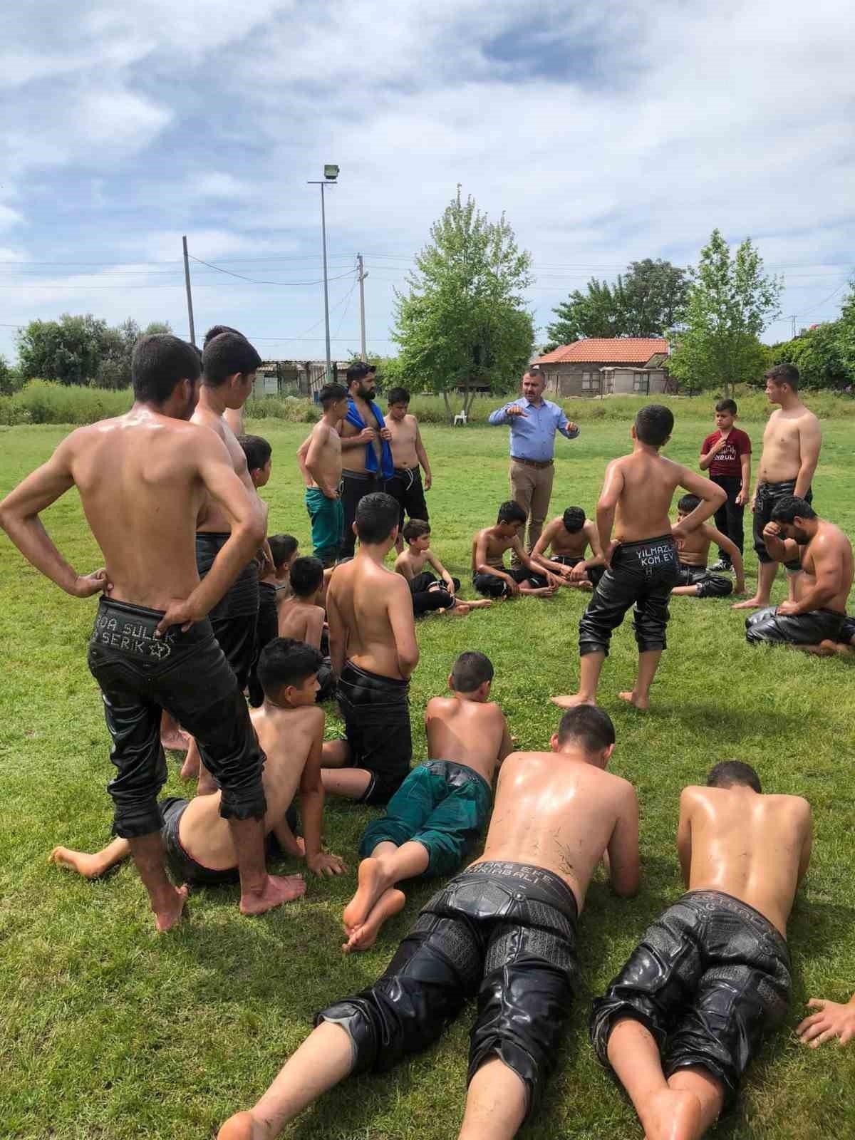 Serik gençlik merkezi güreş takımı sezonu açtı