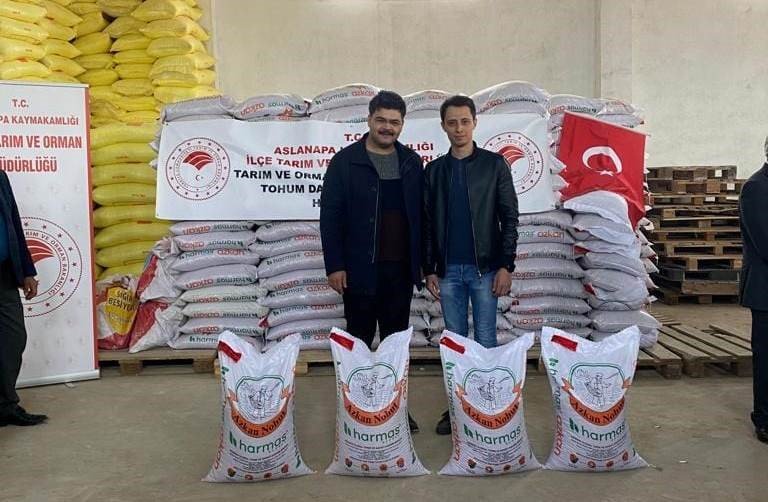 Aslanapa’da çiftçilere yüzde 50 hibeli 25 ton nohut tohumu dağıtıldı