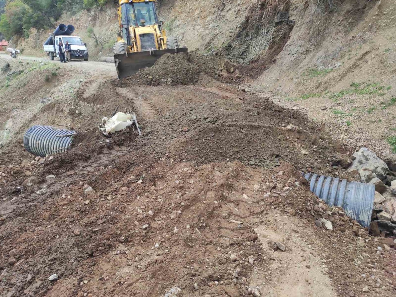 Burhaniye kırsal mahallelerinde çalışmalar devam ediyor