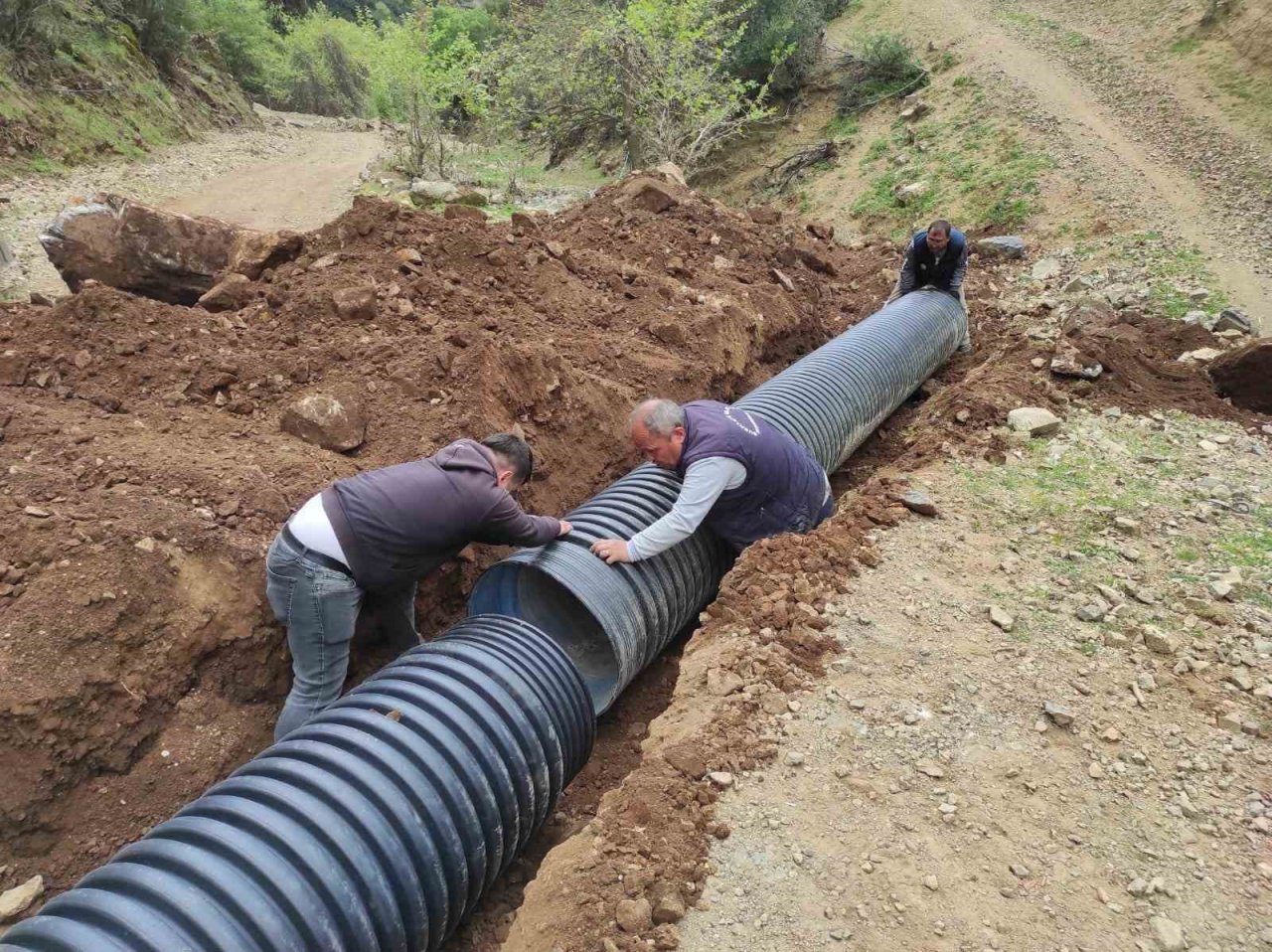 Burhaniye kırsal mahallelerinde çalışmalar devam ediyor