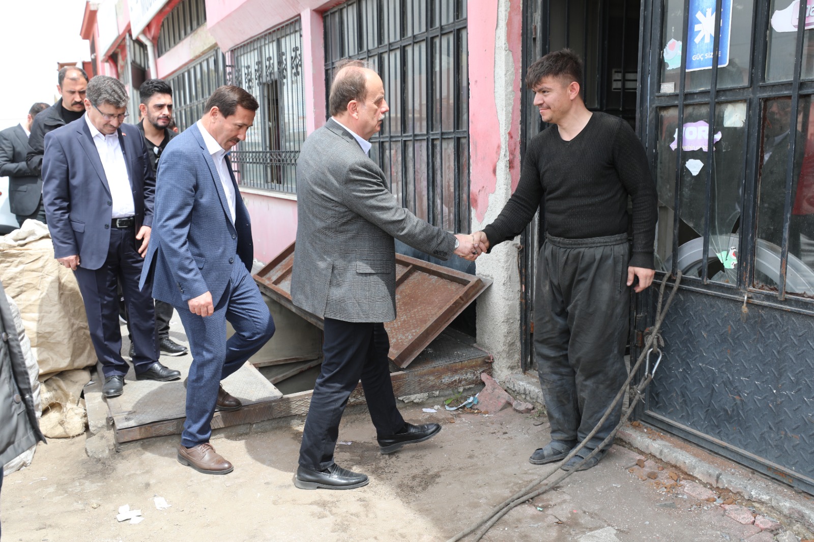baskan-kilca-mehmet-genc-ile-mehmet-baykan-esnaf-ve-vatandaslarla-bulustu-8.jpeg