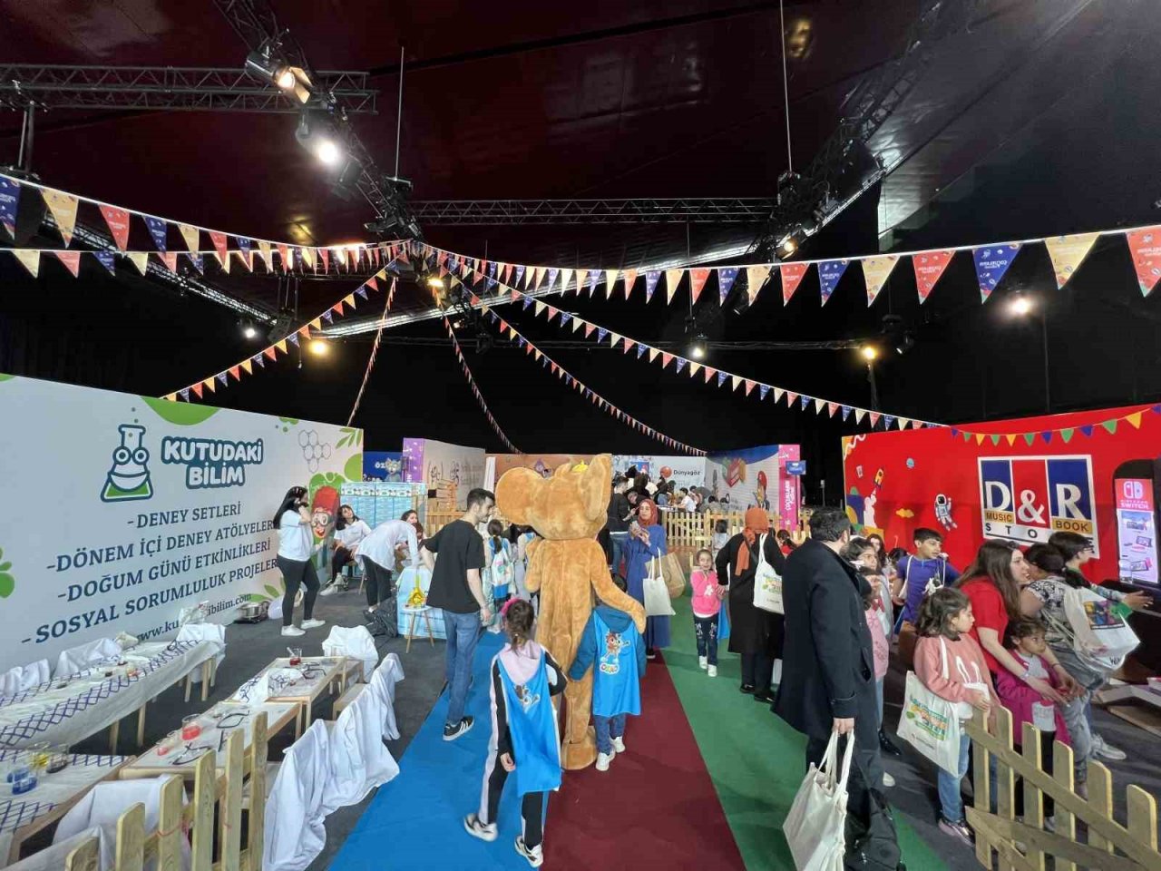 ‘Çocukların Festivali’ depremzede çocuklar için kapılarını açtı