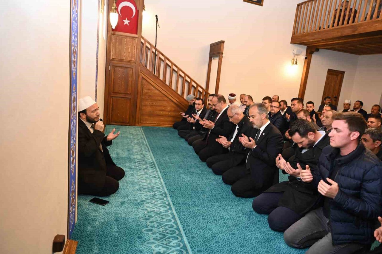 Bursa’nın kalbinde tarihi dönüşüm...Tarihi mescitte 65 yıl sonra ilk Cuma