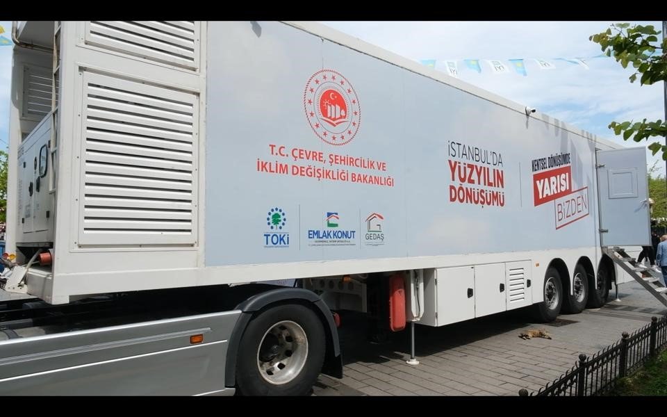 Çevre, Şehircilik ve İklim Değişikliği Bakanı Murat Kurum, “Yarısı Bizden” tırı ayağınıza geliyor”