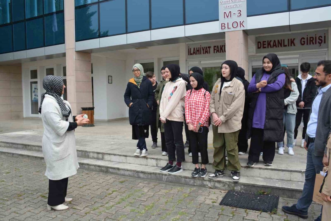 Liseli gençler Düzce Üniversitesi’nde