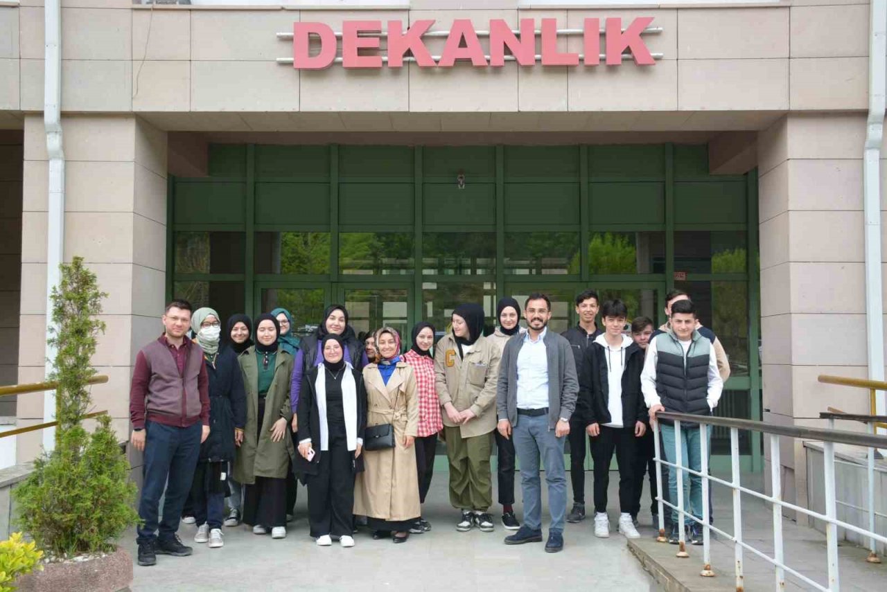 Liseli gençler Düzce Üniversitesi’nde