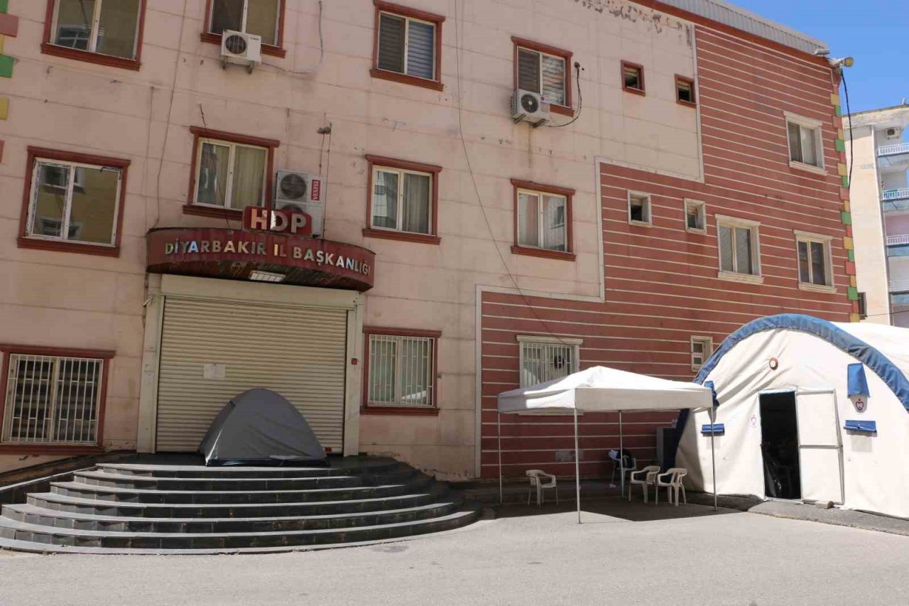 Evlat nöbetindeki anne: “İnşallah ölmeden çocuğumu görürüm”