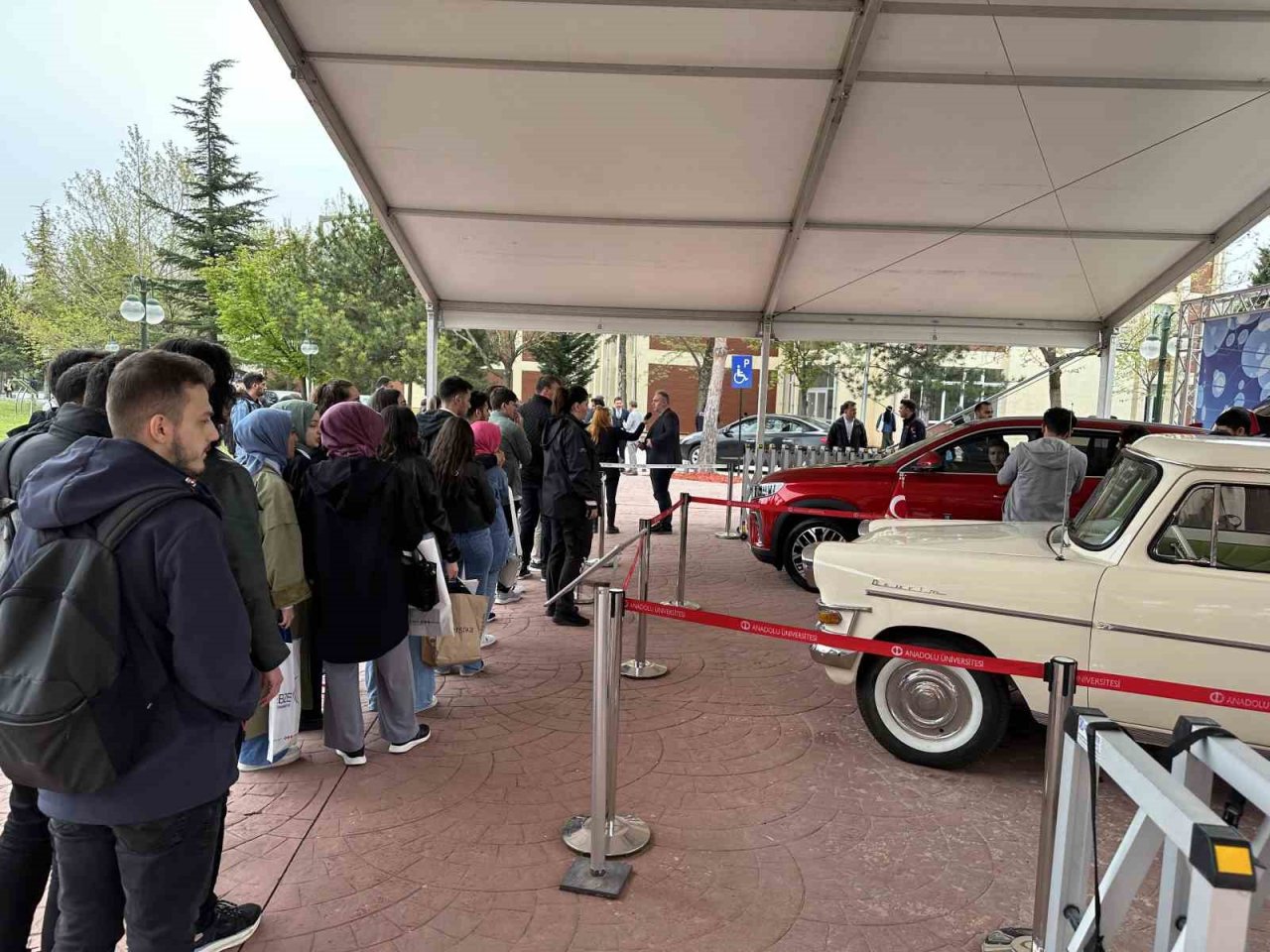 TOGG ve Devrim Arabası İKAF’23’ün ikinci gününde ilgi görmeye devam ediyor