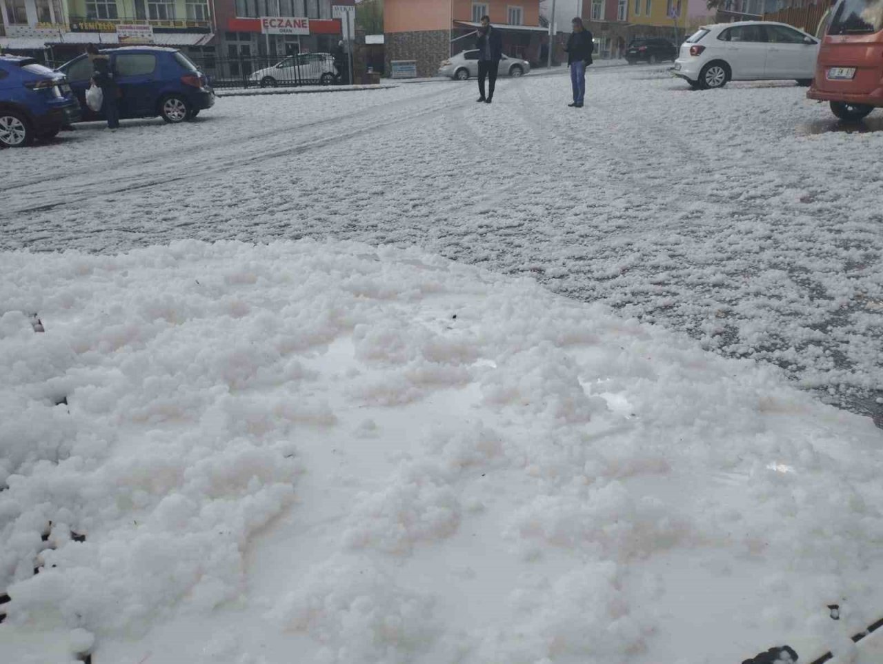 Denizli’ye ceviz büyüklüğünde dolu yağdı
