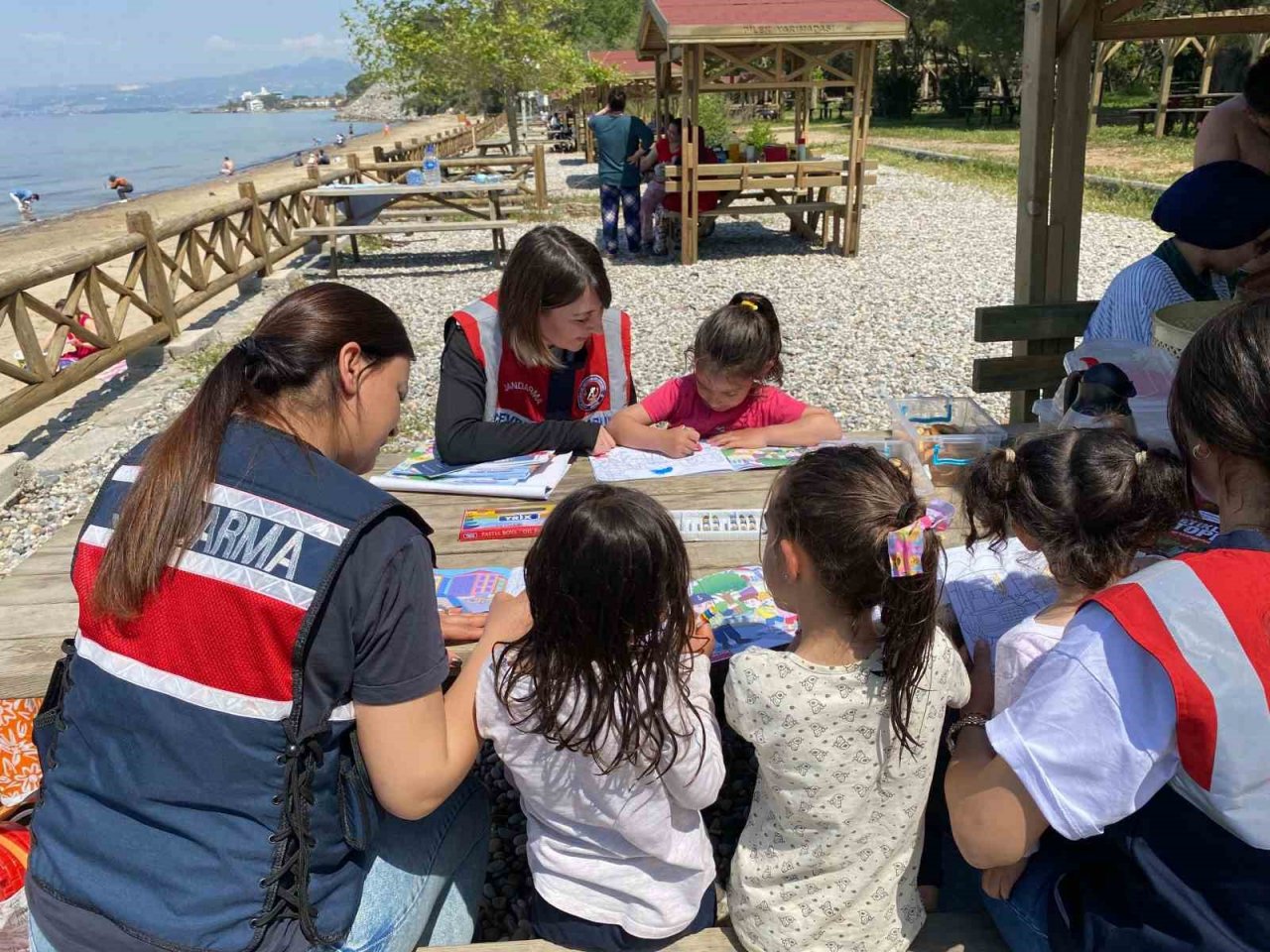 Dilek Yarımadası’nda vatandaşlara KADES tanıtıldı