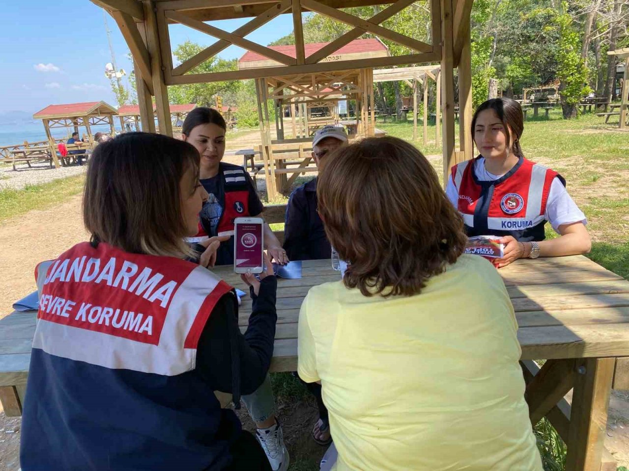 Dilek Yarımadası’nda vatandaşlara KADES tanıtıldı