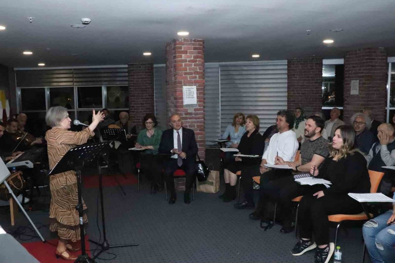 Sanat akademisinin resmi açılışını yaptı