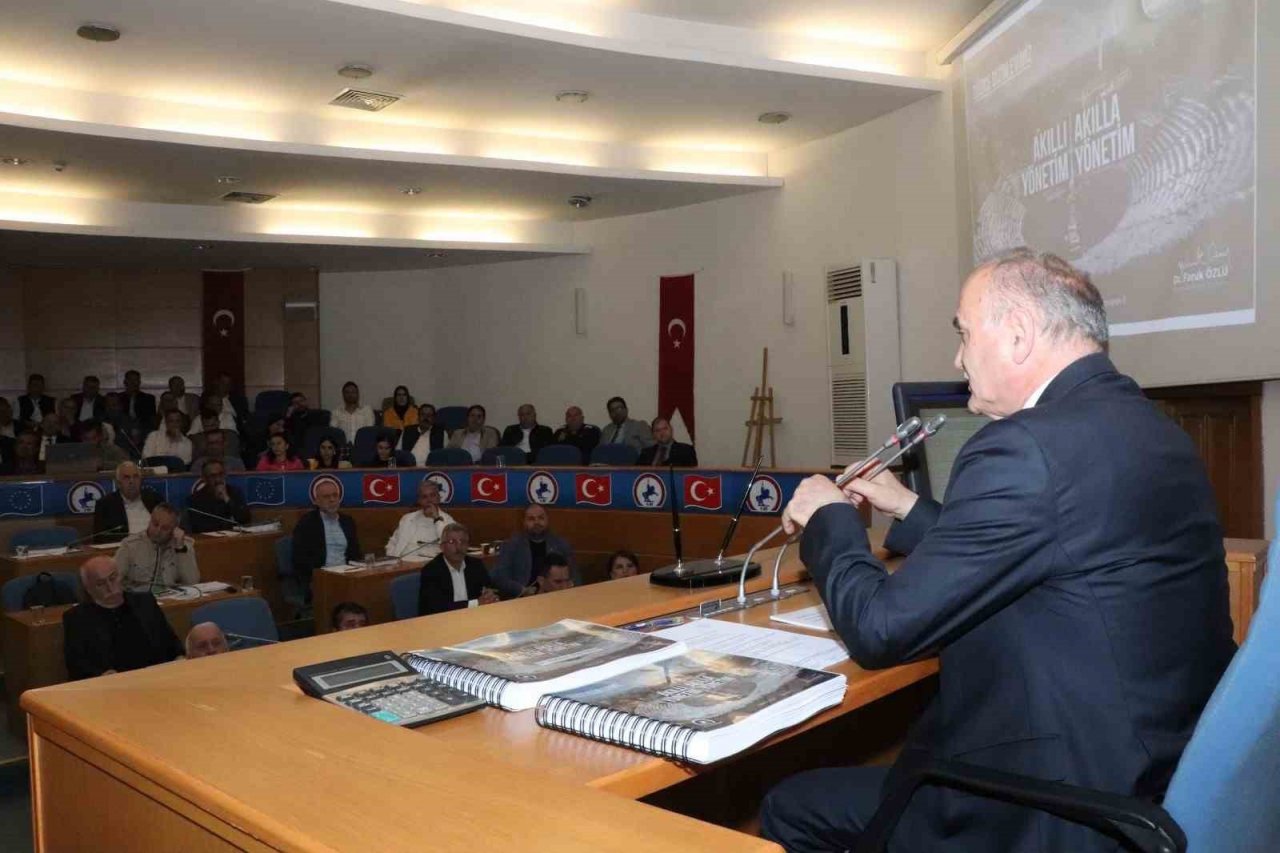 Başkan Özlü projelerle ilgili bilgi verdi