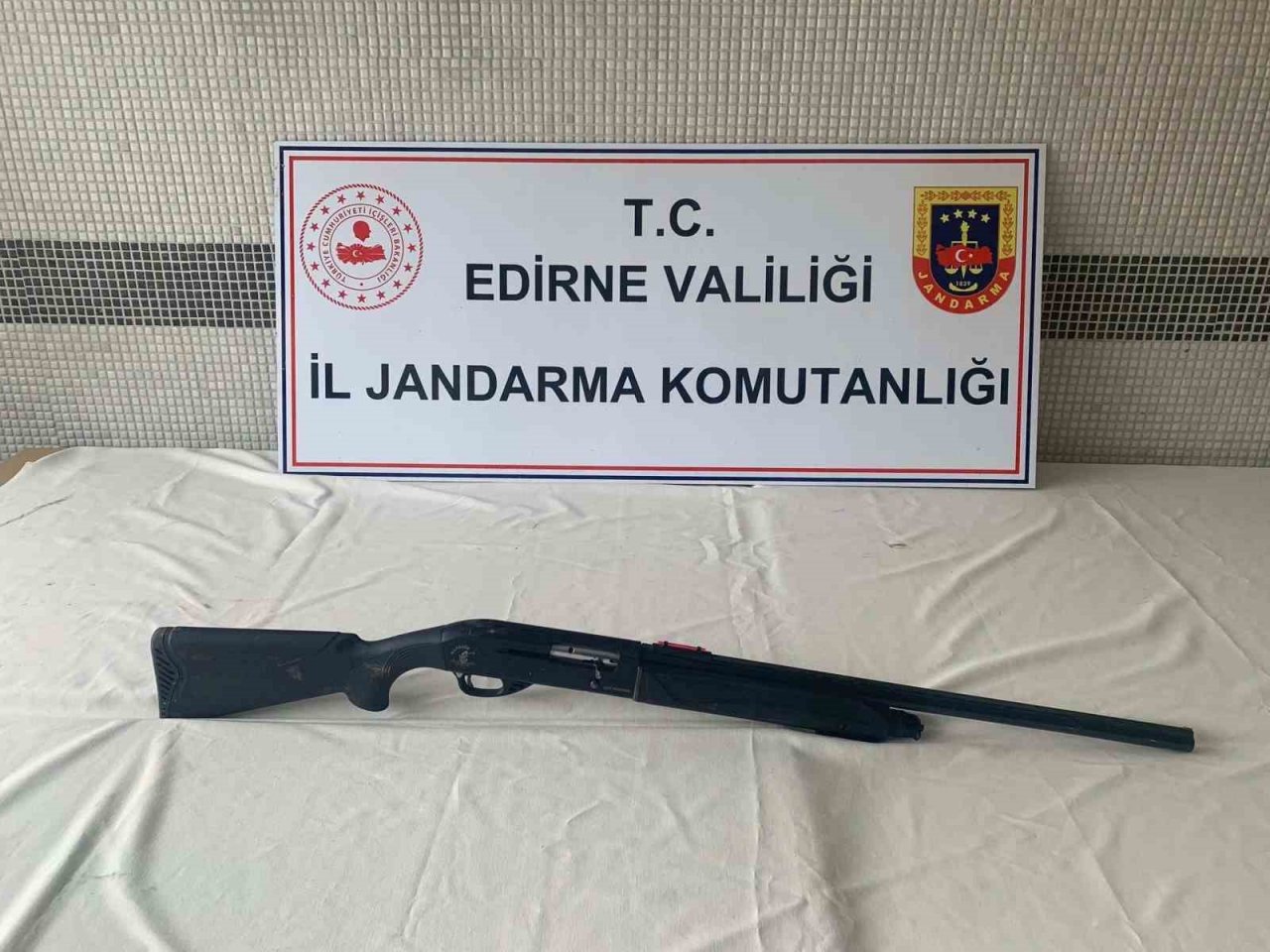 Edirne jandarması kaçakçılığa geçit vermiyor
