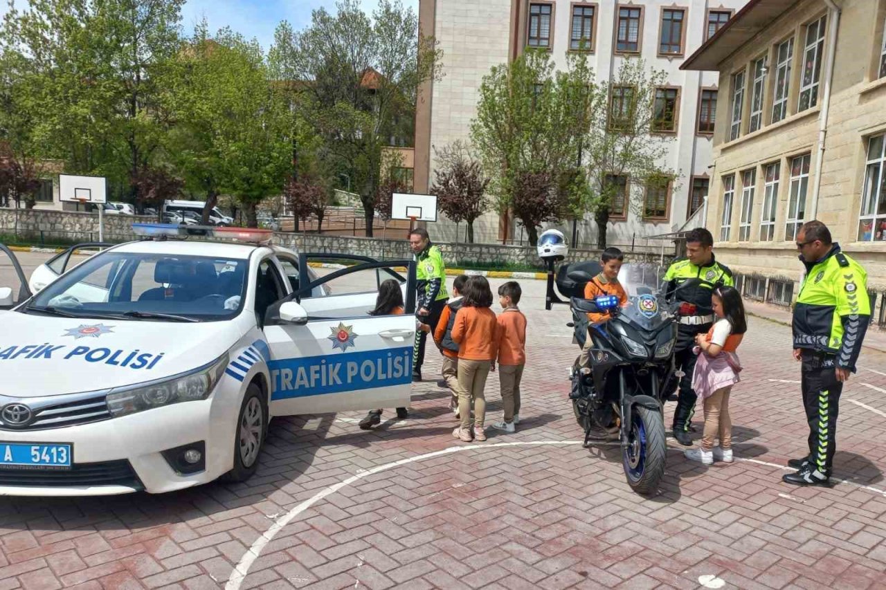 Kastamonu polisinden 415 öğrenciye trafik eğitimi