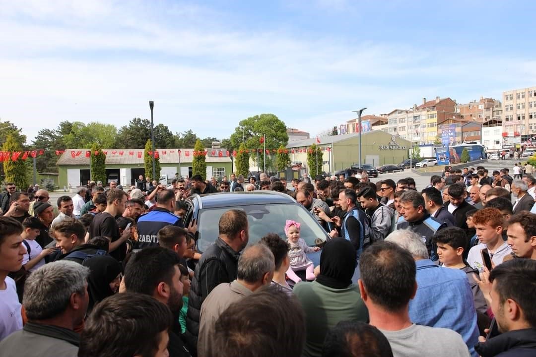 Başkan Üçok TOGG’un direksiyonuna geçti: “TOGG bir yapıldı, pir yapıldı”